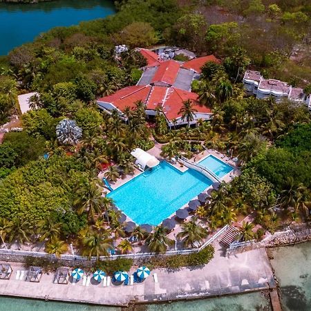 Hotel Cocoliso Island Resort Isla Grande  Exterior photo