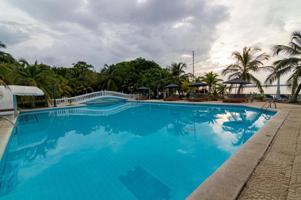 Hotel Cocoliso Island Resort Isla Grande  Exterior photo