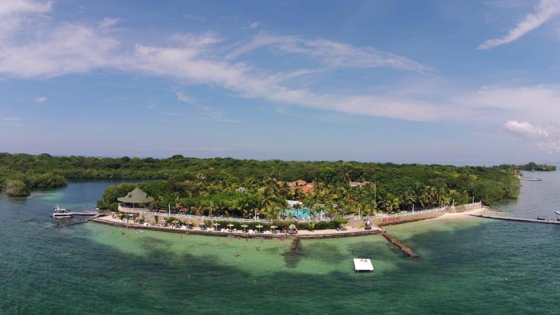 Hotel Cocoliso Island Resort Isla Grande  Exterior photo